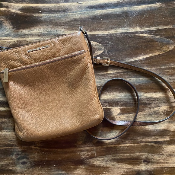 MICHAEL Michael Kors Riley Small Flat Crossbody - Picture 1 of 5